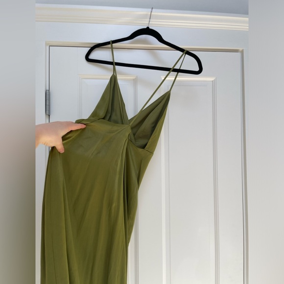 BRAND NEW W/ TAGS ZARA SATIN EFFECT MIDI DRESS IN
KHAKI 0/2298/092/505/01 IN XS - Picture 5 of 6